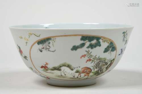 Un bol en porcelaine polychrome de Chine décoré d'…