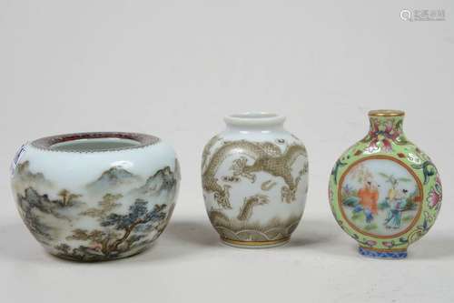 Lot de trois vases miniatures en porcelaine polych…