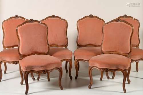 Série de six chaises de style Louis XV en noyer sc…