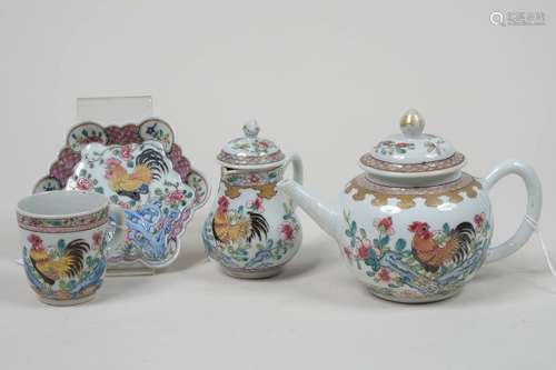 Lot de quatre objets en porcelaine polychrome de C…