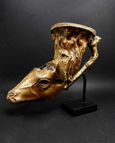 Rhyton en argent ou métal en forme de protomé de c…