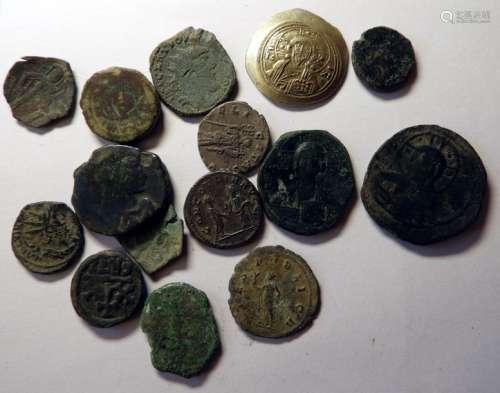Quatorze monnaies byzantines.On y joint une représ…