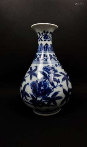 Vase.Porcelaine blanc bleue.Chine.Epoque Qing. XVI…