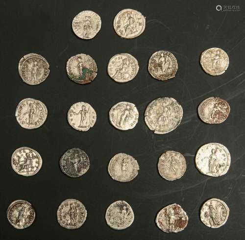 Vingt deux monnaies romaines.Argent.TTB