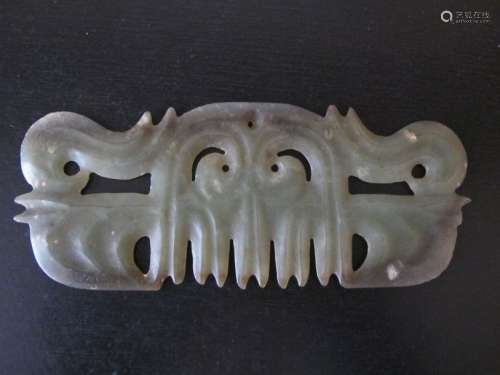 Pendentif au masque denté («toothed pendant with m…