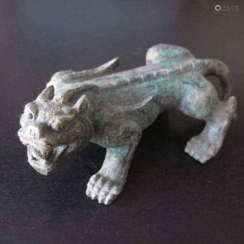 Statuette de tigre ailé unicorne. Bronze patiné. L…