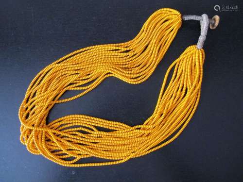 Ancien collier Naga jaune orange. Très fines perle…