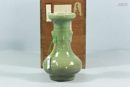 Ming Chinese Celadon Vase w wood case