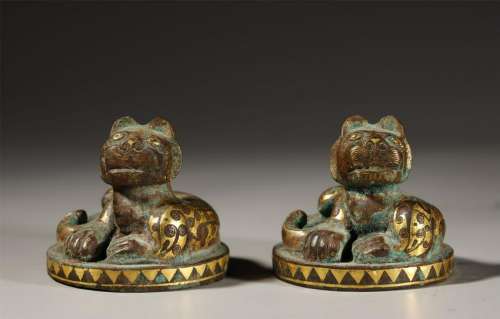 A Pair of Bronze Tigers Inlaid Gold Paperweights