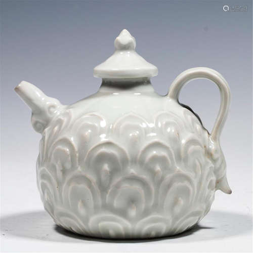 CHINESE PORCELAIN DING WARE LOTUS TEA POT