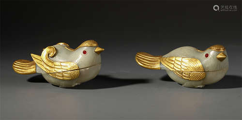 PAIR OF CHINESE GILT GREY JADE BIRD LIDDED CASE