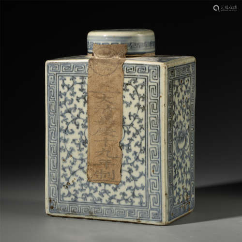 CHINESE PORCELAIN BLUE AND WHITE SQUARE JAR