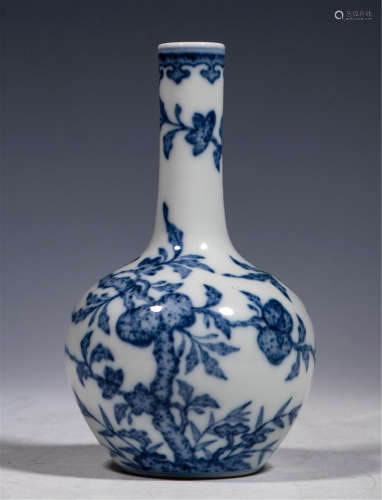 CHINESE PORCELAIN BLUE AND WHITE PEACH VASE