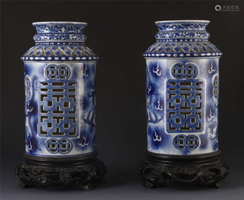 PAIR OF CHINESE PORCELAIN BLUE AND WHITE VASES
