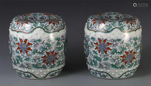 PAIR OF CHINESE PORCELAIN WUCAI FLOWER GARDEN STOOLS