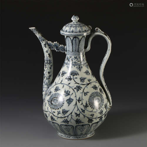 CHINESE PORCELAIN BLUE AND WHITE FLOWER KETTLE