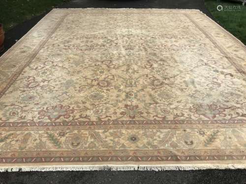 Oriental / Persian Hand Knotted Wool Carpet