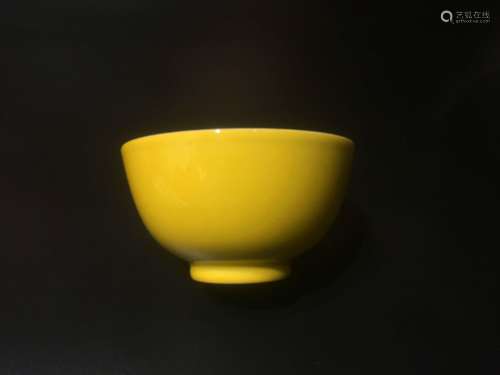 清代大清雍正年制款柠檬黄釉碗