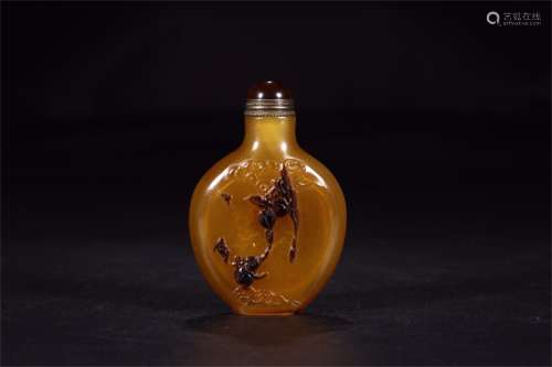 A Chinese Carved Tianhuang Snuff Bottle