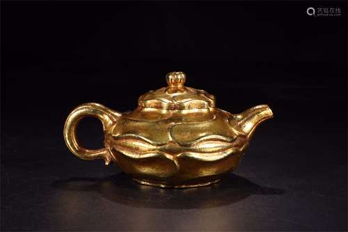 A Chinese Gilt Yixing Clay Tea Pot