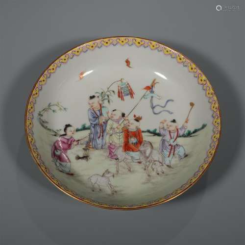 A Chinese Famille-Rose Porcelain Plate