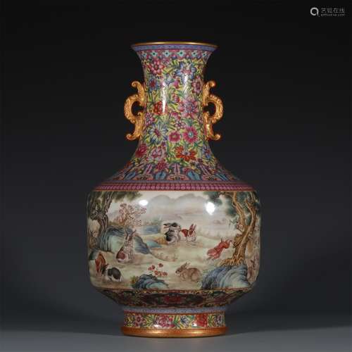 A Chinese Enamel Glazed Porcelain Vase