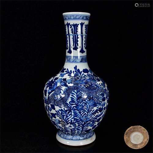 A Chinese Blue and White Porcelain Vase