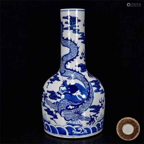 A Chinese Blue and White Porcelain Vase