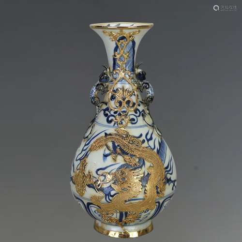 A Chinese Golden Dragon Pattern Blue and White Porcelain Vase