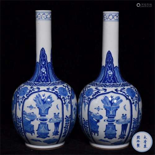 A Pair of Chinese Blue and White Porcelain Vase
