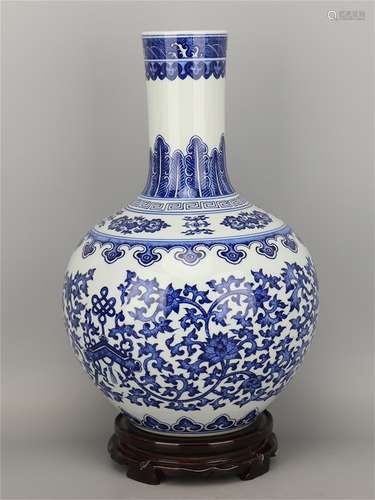 A Chinese Blue and White Porcelain Vase