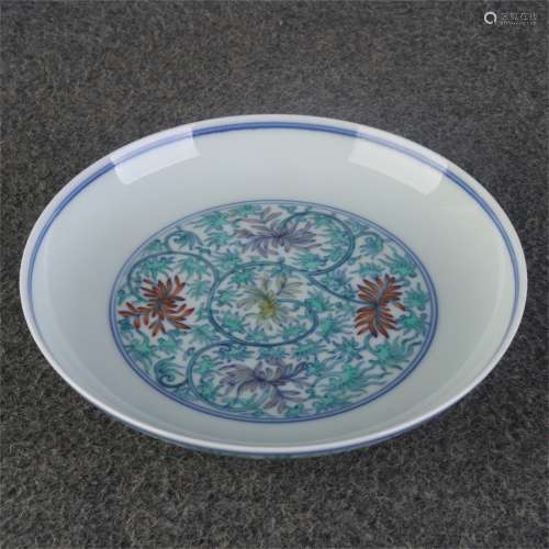 A Chinese Dou-Cai Glazed Porcelain Plate