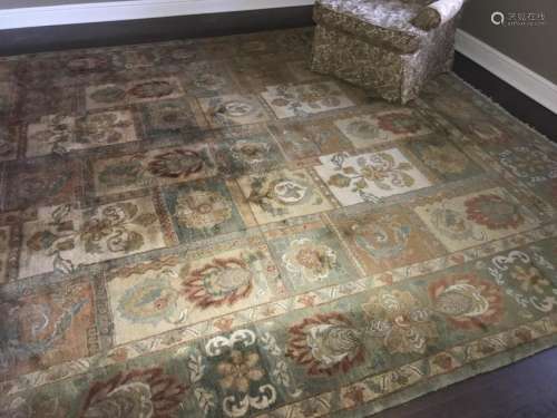 Hand Knotted Persian Floral Motif Wool Carpet