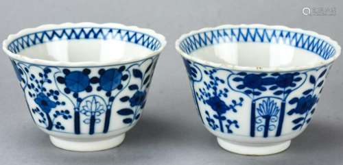 Pair Antique 18th C Chinese Blue & White Teacups