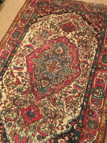 Oriental Persian Center Medallion Rug / Carpet