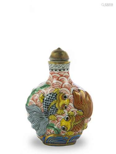 Famille Rose Goldfish Snuff Bottle, Early 20th Century