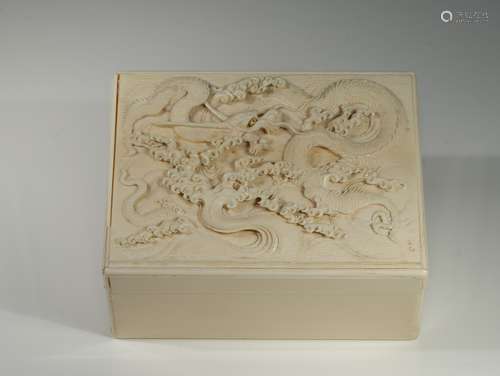 EXQUISITE SIGNED IVORY BOX