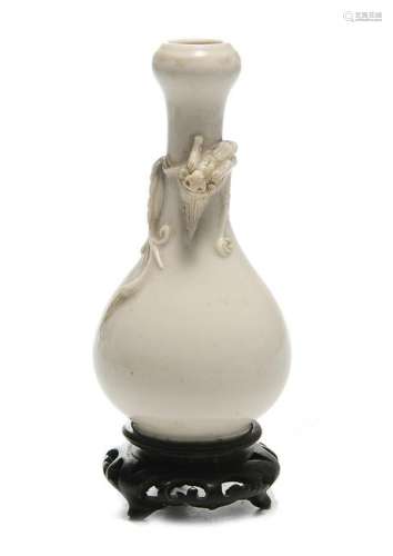 Chinese Blanc de Chine Garlic Head Vase, 17th Century
