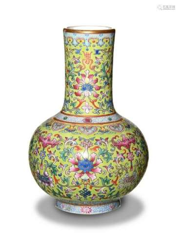 Chinese Famille Rose Green Vase, 20th Century