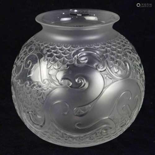 Lalique crystal bowl, having a circular form decorated