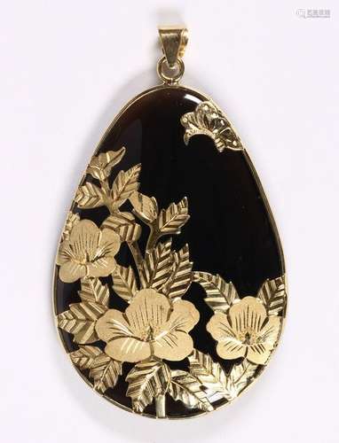 Black onyx, 14k yellow gold pendant