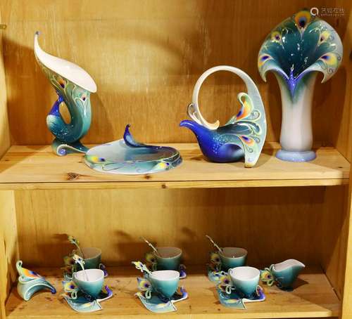 (lot of 24) Franz porcelain tea service in the Peacock