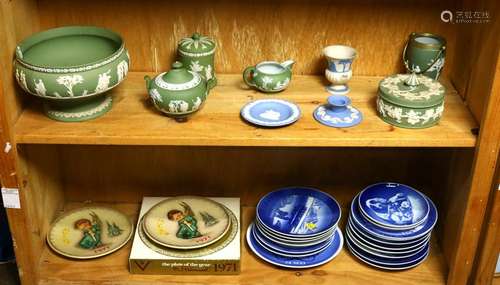 Two shelves of table articles including Wedgewood