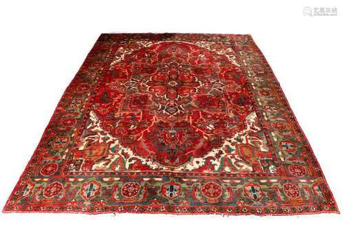 Persian Heriz carpet, 8'2