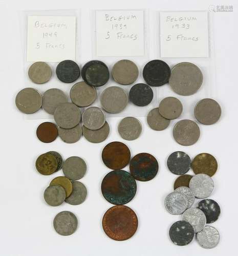 (lot of approximately 550) World Coin group