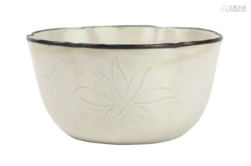 Chinese Dingyao Six-Lobed Deep Bowl