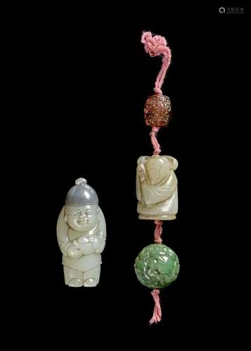 DEUX PENDENTIFS EN JADE CÉLADON PÂLE, JADÉITE ET TOURMALINE, Chine