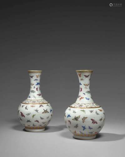 COUPE ET SOUCOUPE EN PORCELAINE FAMILLE ROSE, Chine, dynastie Qing, époque Qianlong (1736-1795)