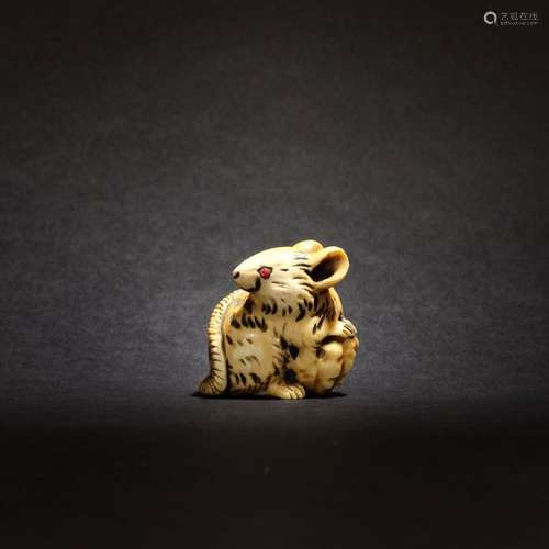 Ivory netsuke of a mouse, signature: Kazumasa, Mei…