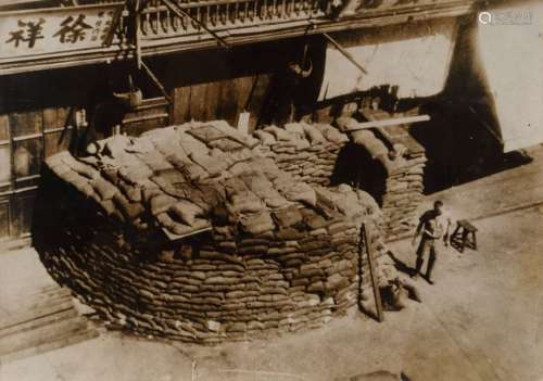 Photograph of a barricade during the Nanjing massa…